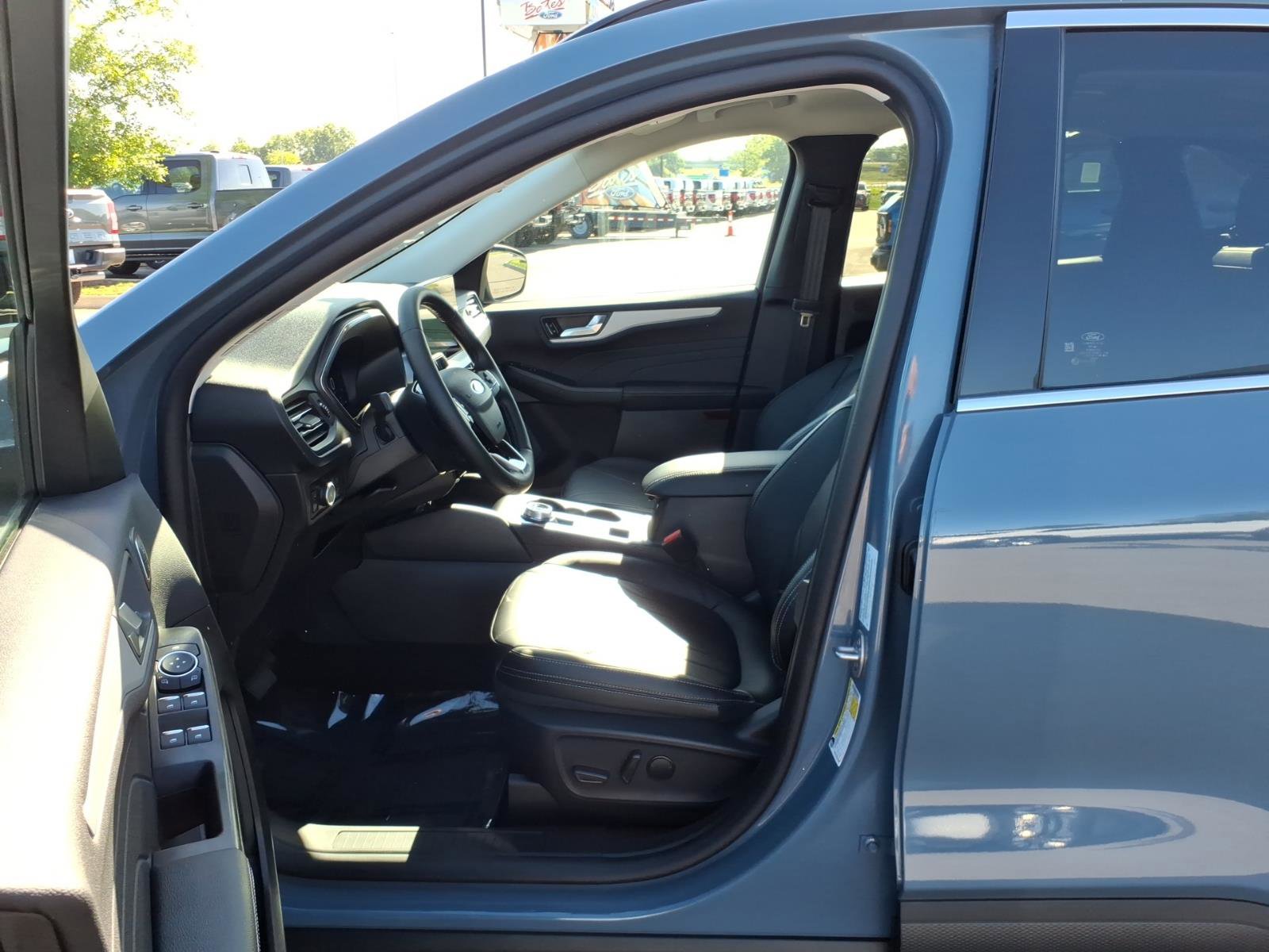 Certified 2026 Ford Escape Platinum w/ Premium Technology Package AWD/4WD image 12