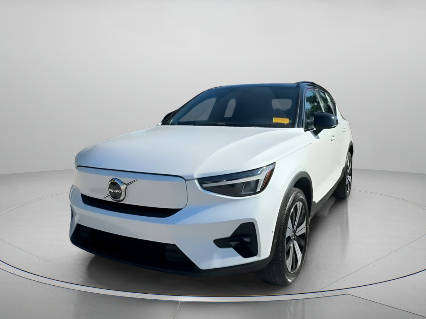 Used 2023 Volvo XC40 Recharge Plus image 10