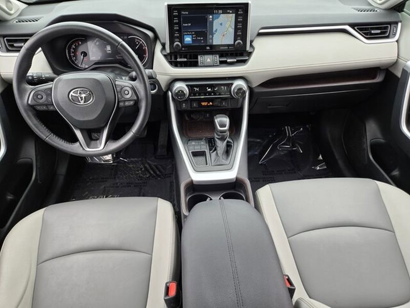 Used 2021 Toyota RAV4 Limited image 14
