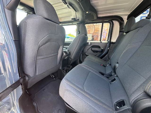 Used 2025 Jeep Gladiator Sport AWD/4WD image 16