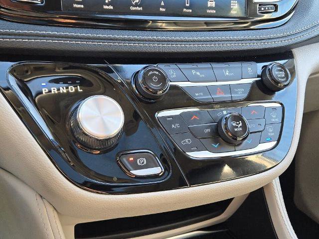 Used 2024 Chrysler Pacifica Limited image 27
