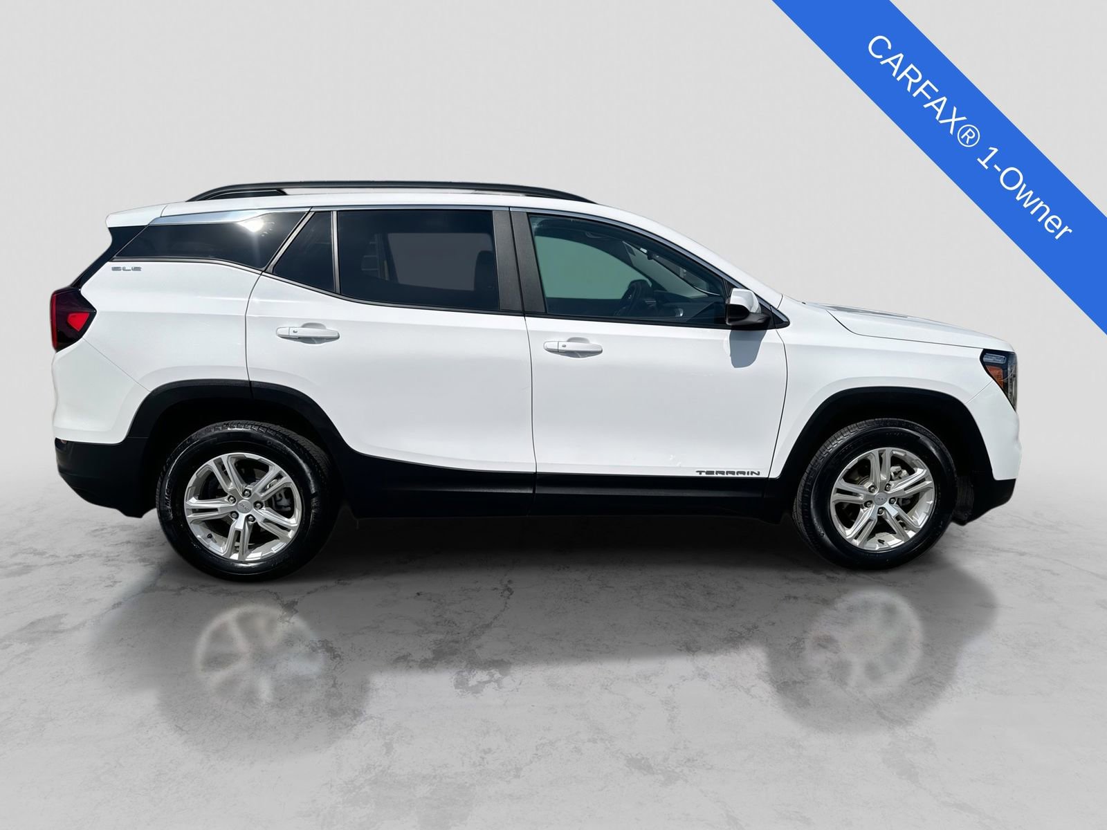 Used 2023 GMC Terrain SLE w/ Driver Convenience Package FWD image 9