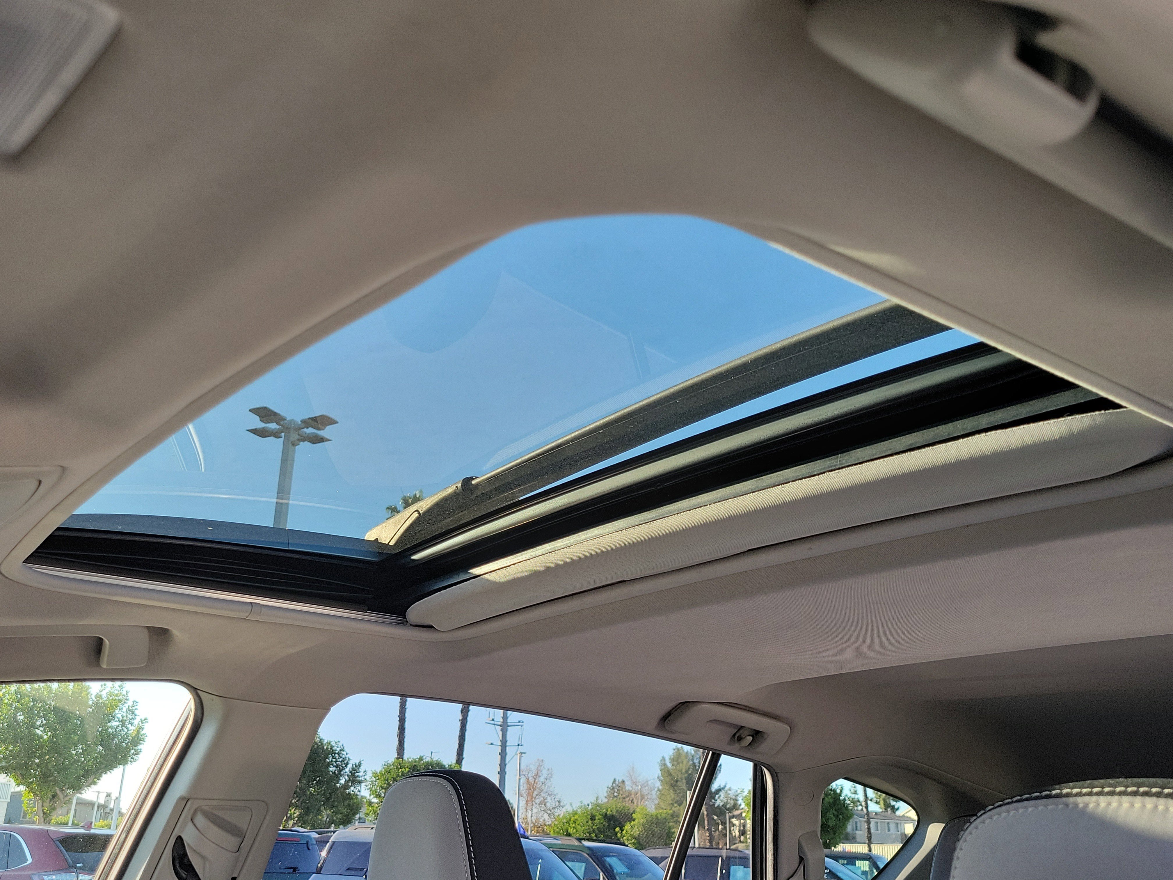 Used 2018 Toyota RAV4 XLE image 12