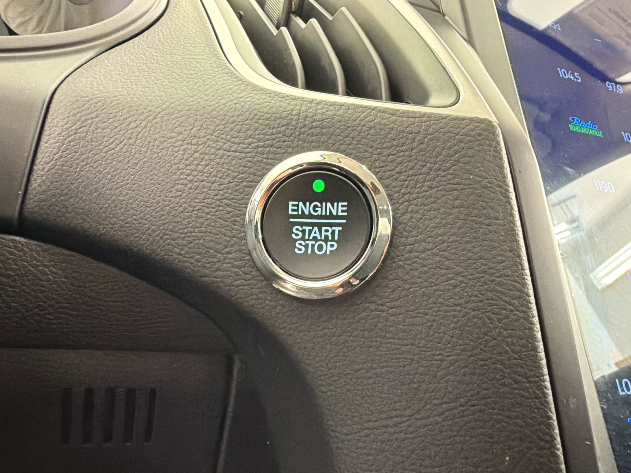 Certified 2024 Ford Edge SE w/ Black Appearance Package image 23