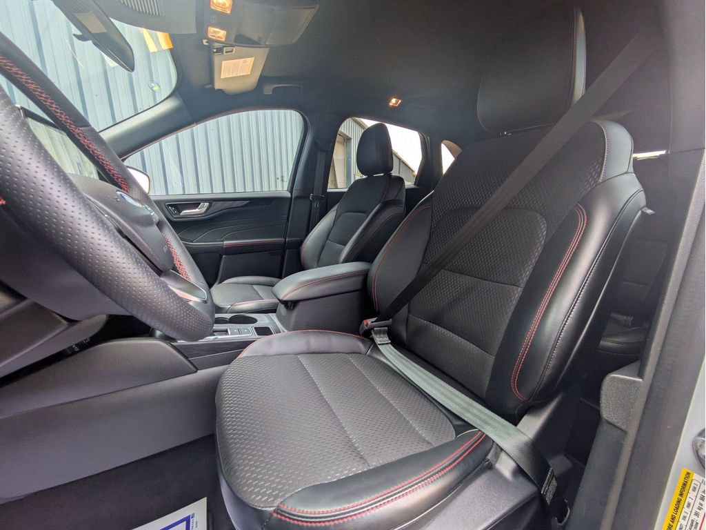 Certified 2025 Ford Escape ST-Line w/ Tech Pack #1 FWD image 25