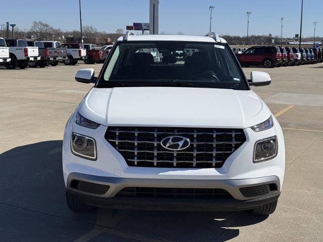 Used 2025 Hyundai Venue SEL image 3