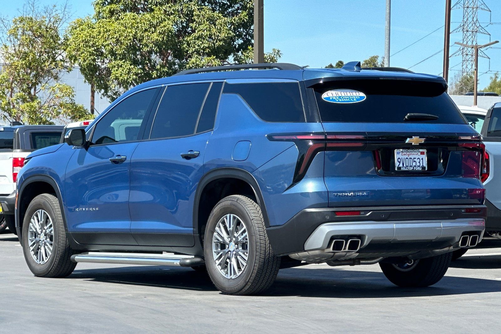 Used 2024 Chevrolet Traverse LT w/ Trailering Package FWD image 3