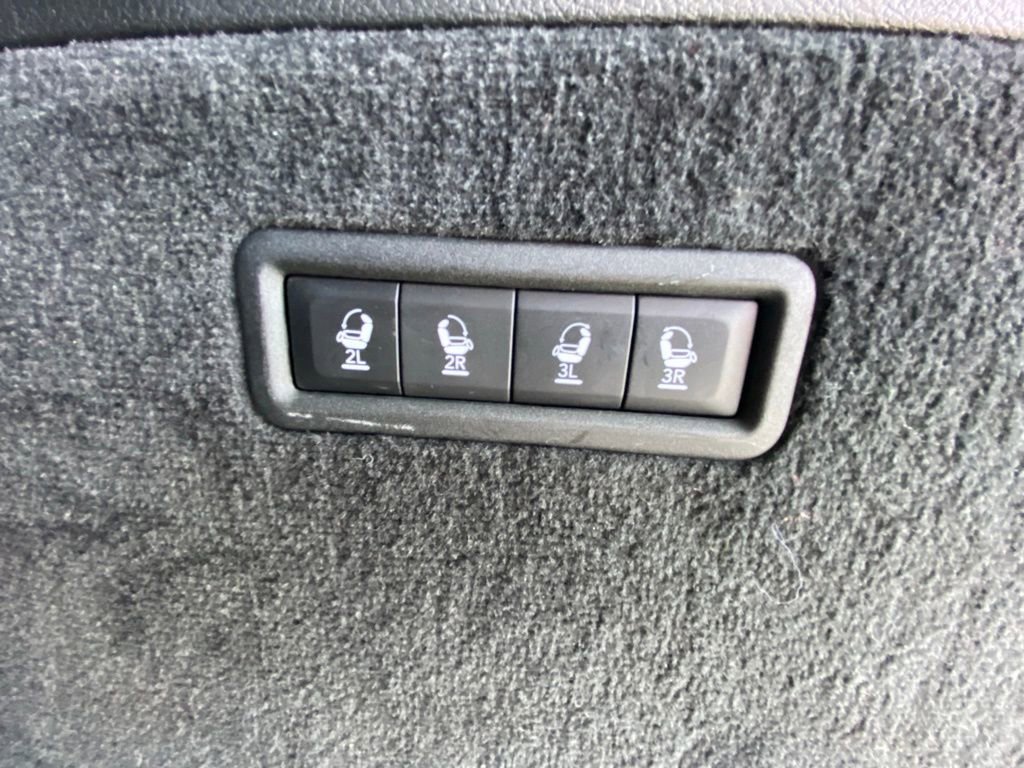 Used 2023 Jeep Grand Wagoneer Series II AWD/4WD image 28