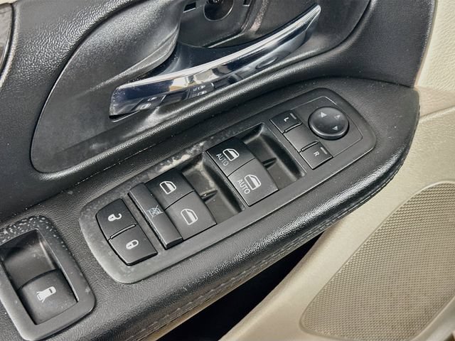 Used 2018 Dodge Grand Caravan SE FWD image 22