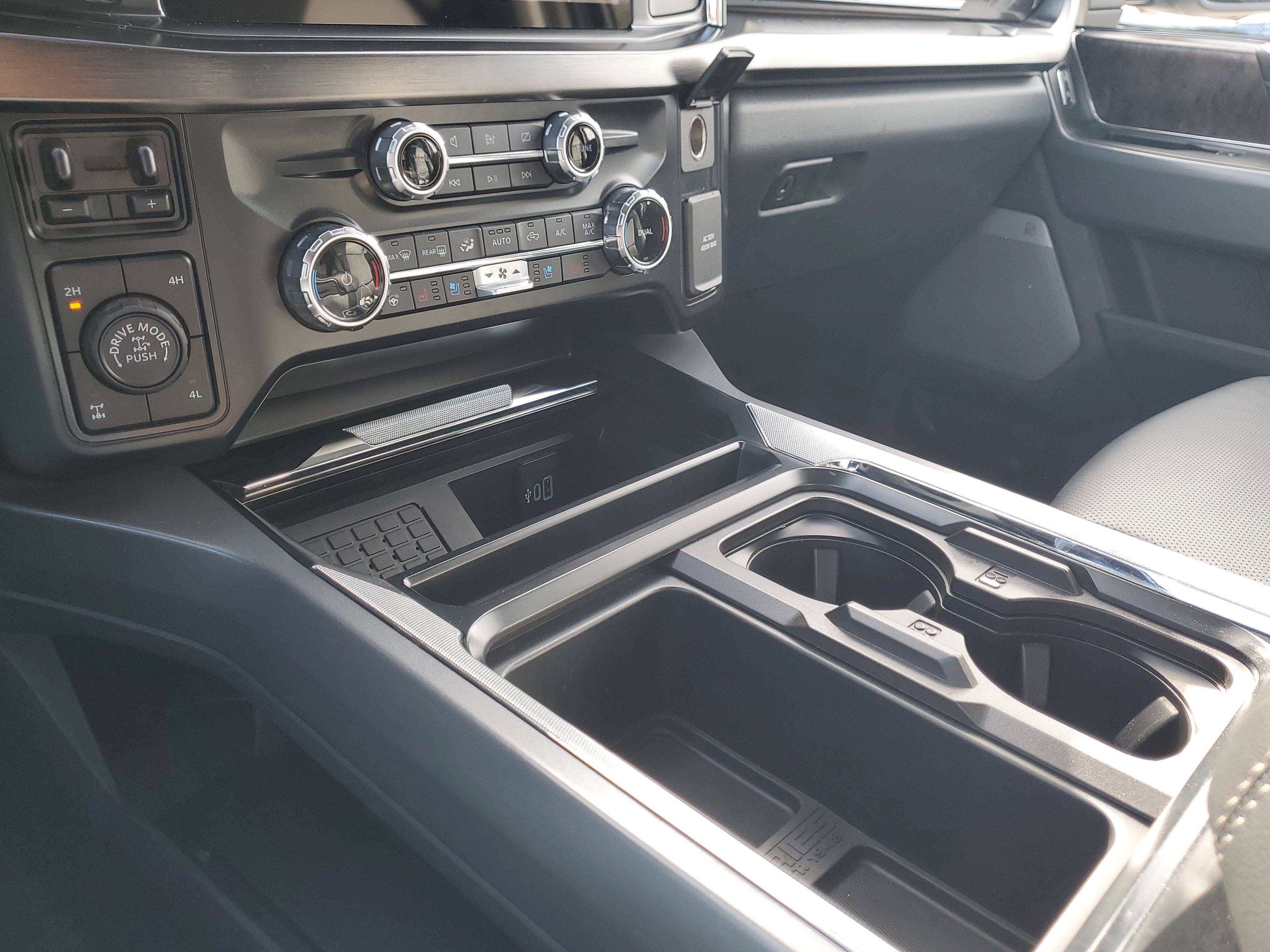 Certified 2024 Ford F250 Lariat w/ Lariat Ultimate Package image 27