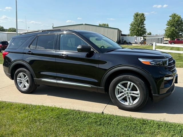 Certified 2024 Ford Explorer XLT w/ Equipment Group 202A AWD/4WD image 3