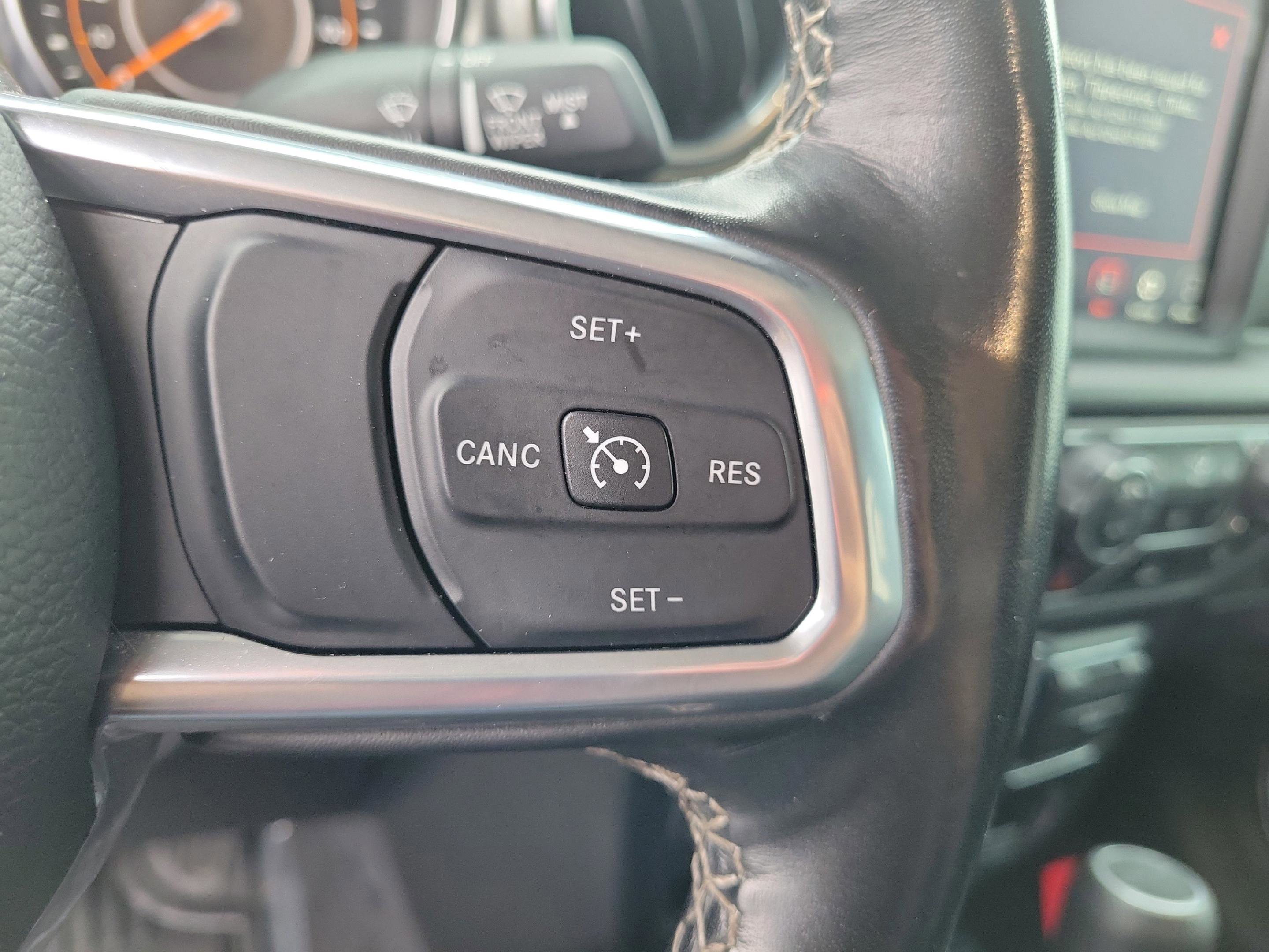 Used 2022 Jeep Gladiator Overland w/ Cold Weather Group image 32