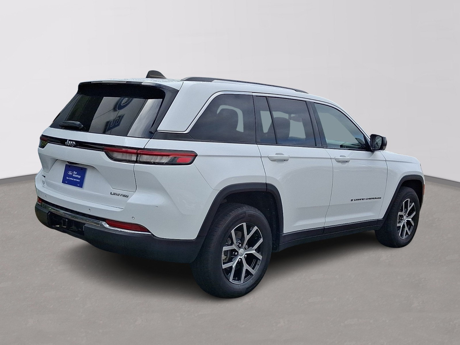 Used 2023 Jeep Grand Cherokee Limited AWD/4WD image 6