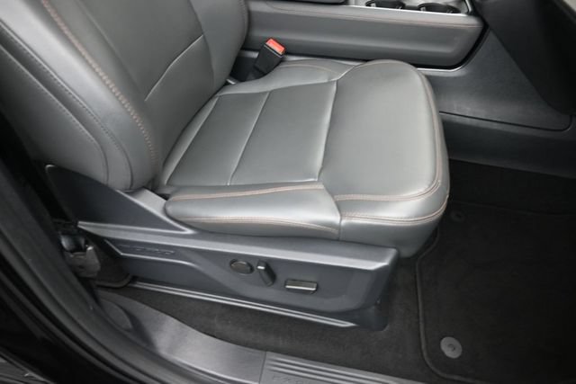 Certified 2025 Ford Expedition Active AWD/4WD image 32