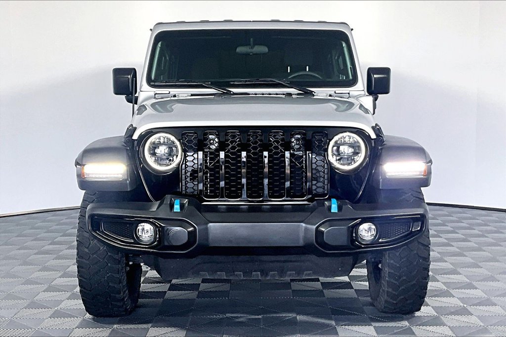 Used 2023 Jeep Wrangler Unlimited w/ Cold Weather Group AWD/4WD image 3