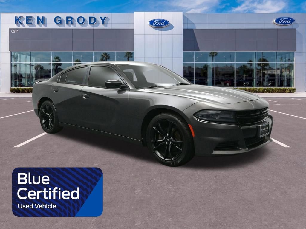 Used 2017 Dodge Charger SE w/ Blacktop Package RWD image 1