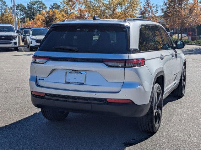 Used 2023 Jeep Grand Cherokee Altitude image 5