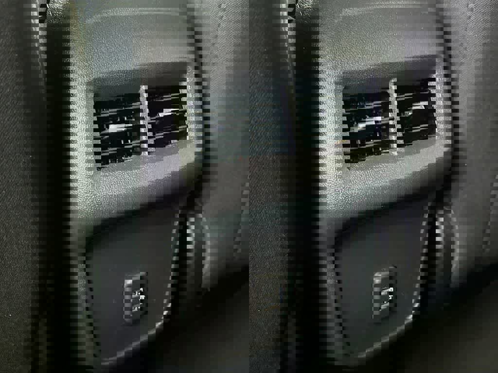 Used 2024 Chevrolet Equinox LT image 16