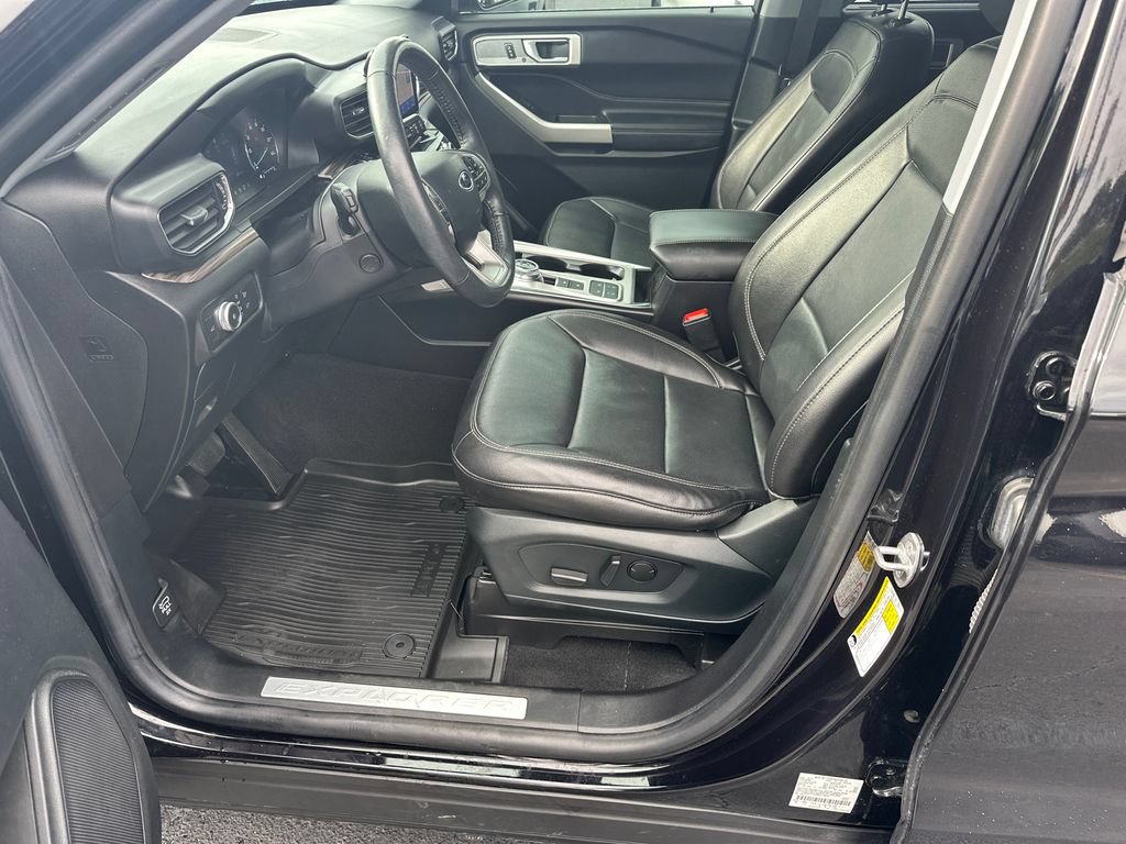 Certified 2021 Ford Explorer Limited w/ Equipment Group 301A RWD image 9