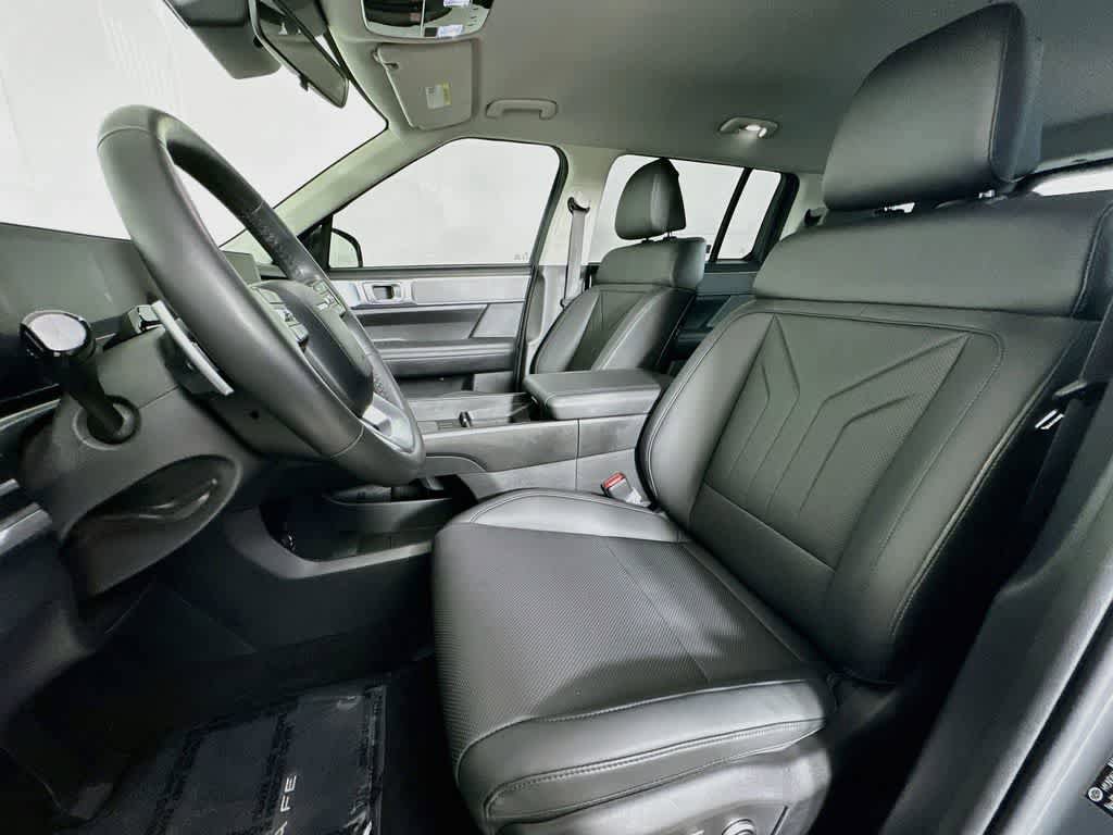 Used 2025 Hyundai Santa Fe SEL FWD image 12