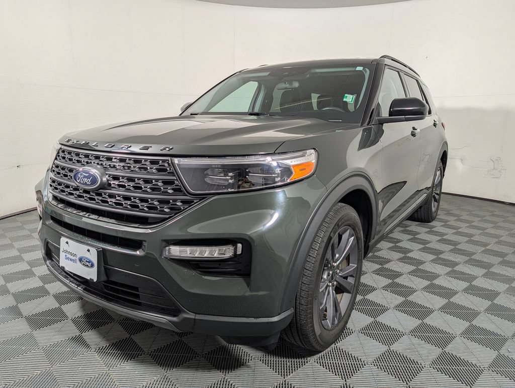 Certified 2024 Ford Explorer XLT w/ Equipment Group 202A RWD image 4