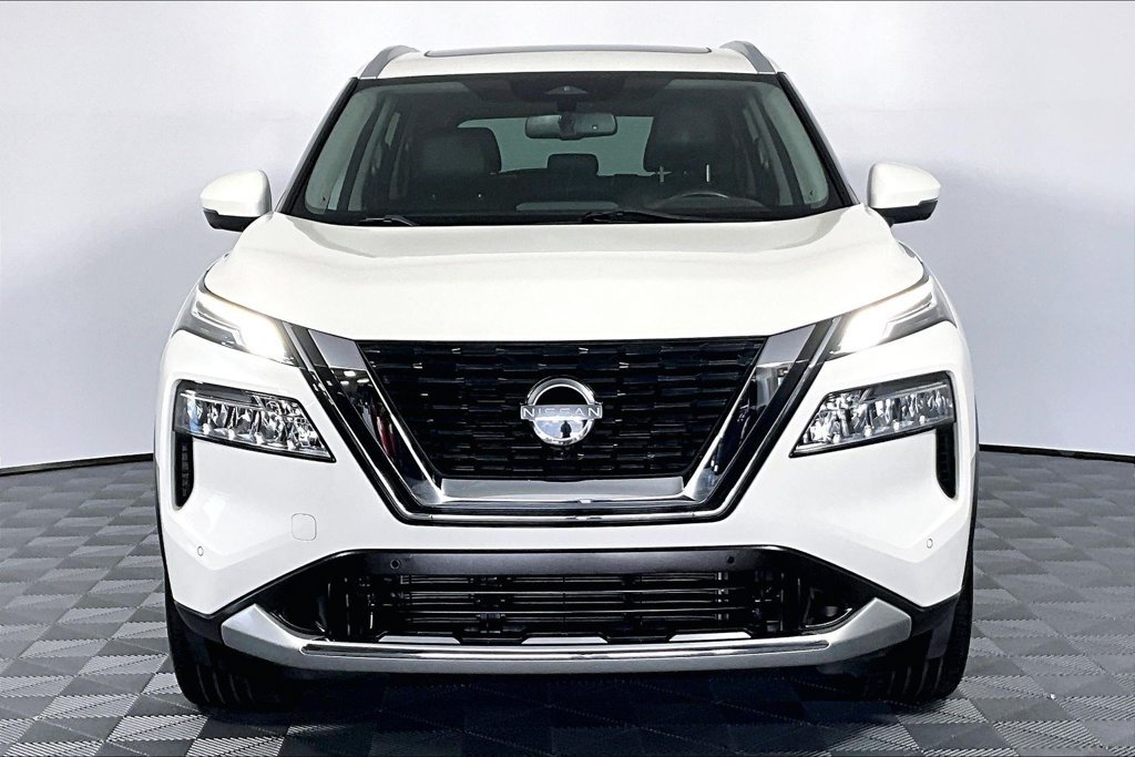 Used 2023 Nissan Rogue Platinum FWD image 3