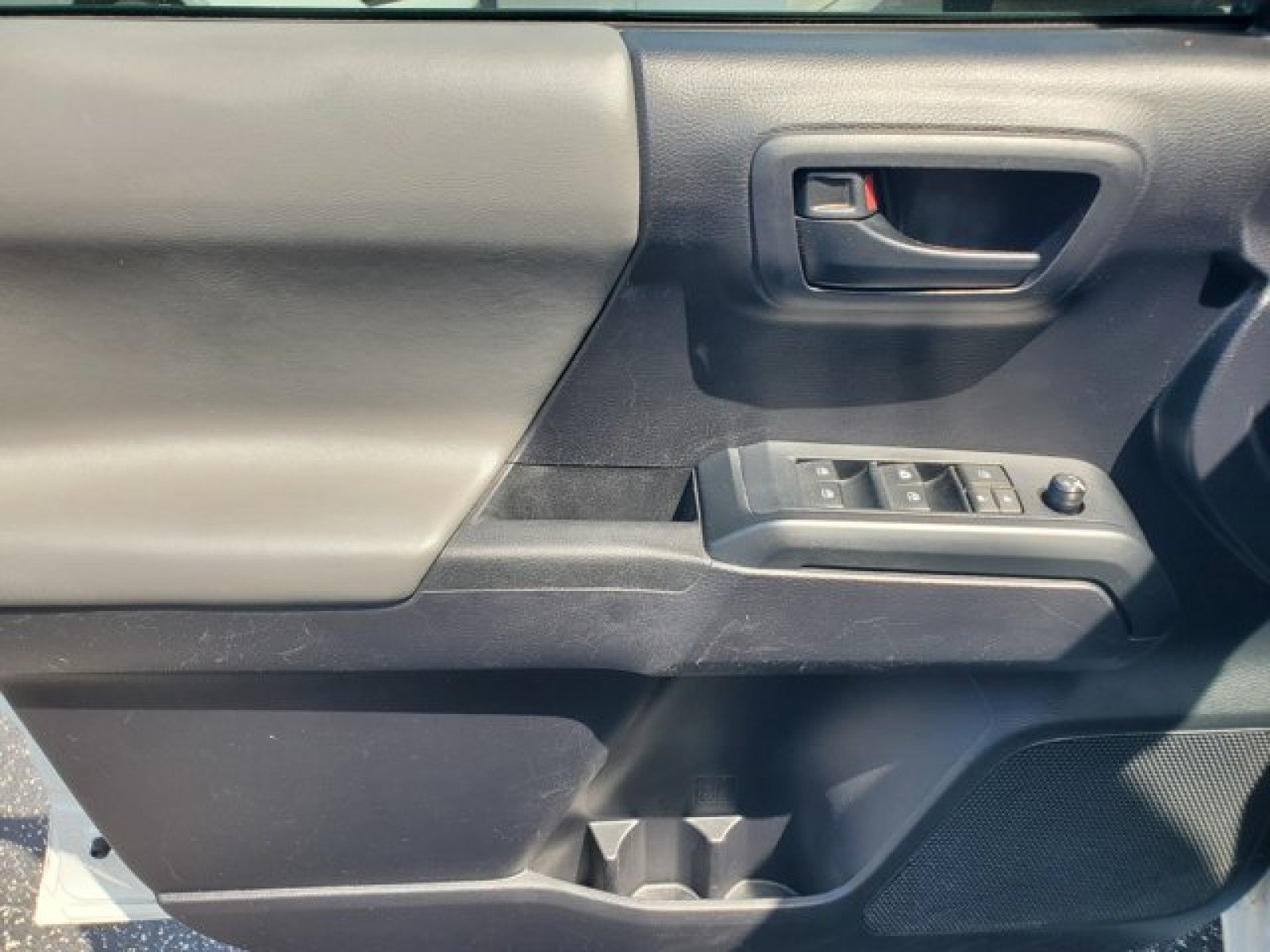 Used 2020 Toyota Tacoma SR w/ SR Convenience Package RWD image 10