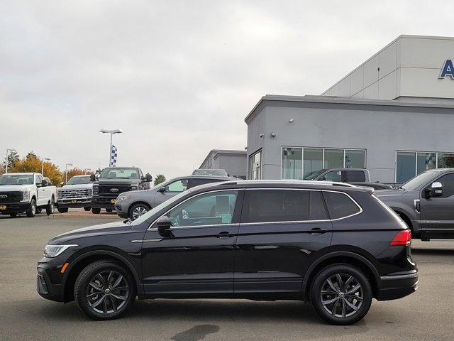 Used 2022 Volkswagen Tiguan SE image 2