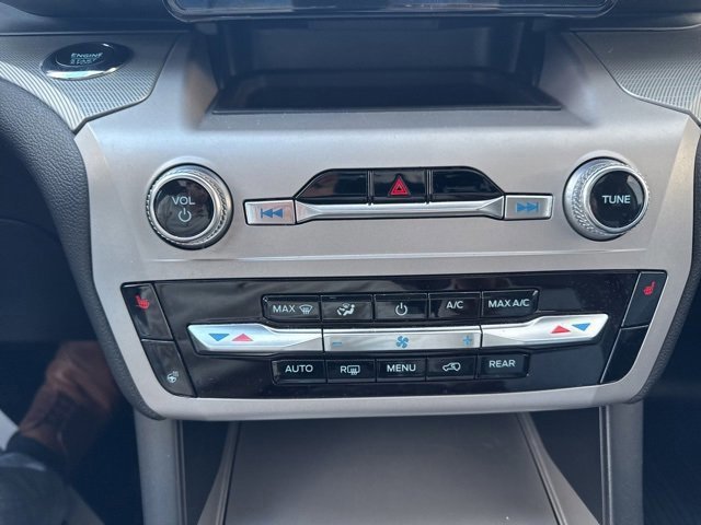 Certified 2022 Ford Explorer XLT w/ Equipment Group 202A image 23