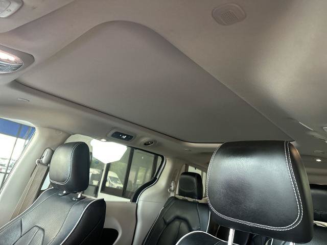 Used 2023 Chrysler Pacifica Limited FWD image 24