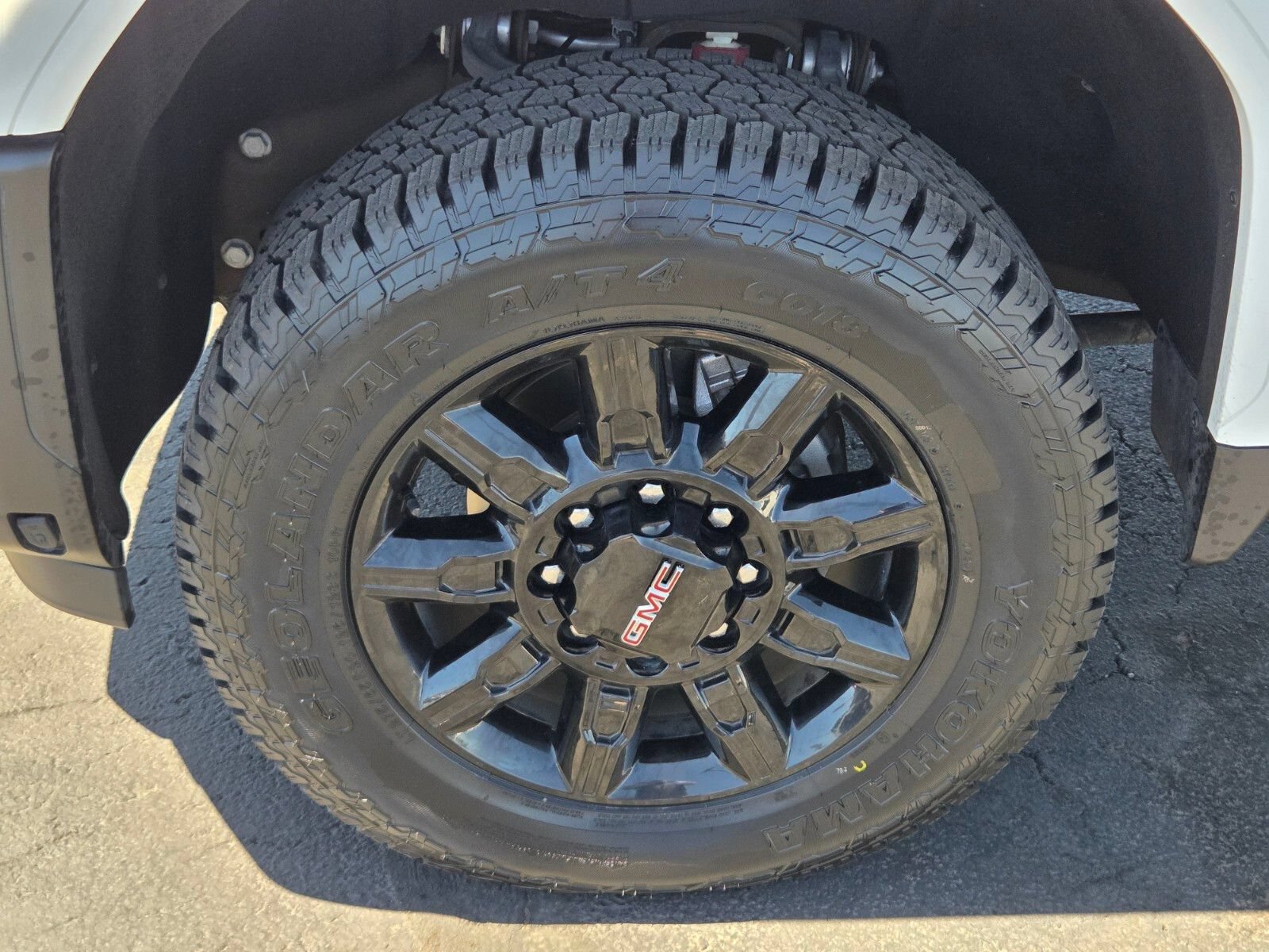 Used 2025 GMC Sierra 2500 AT4 w/ AT4 Premium Plus Package AWD/4WD image 9