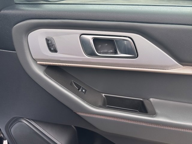 Certified 2025 Ford Explorer Active image 16