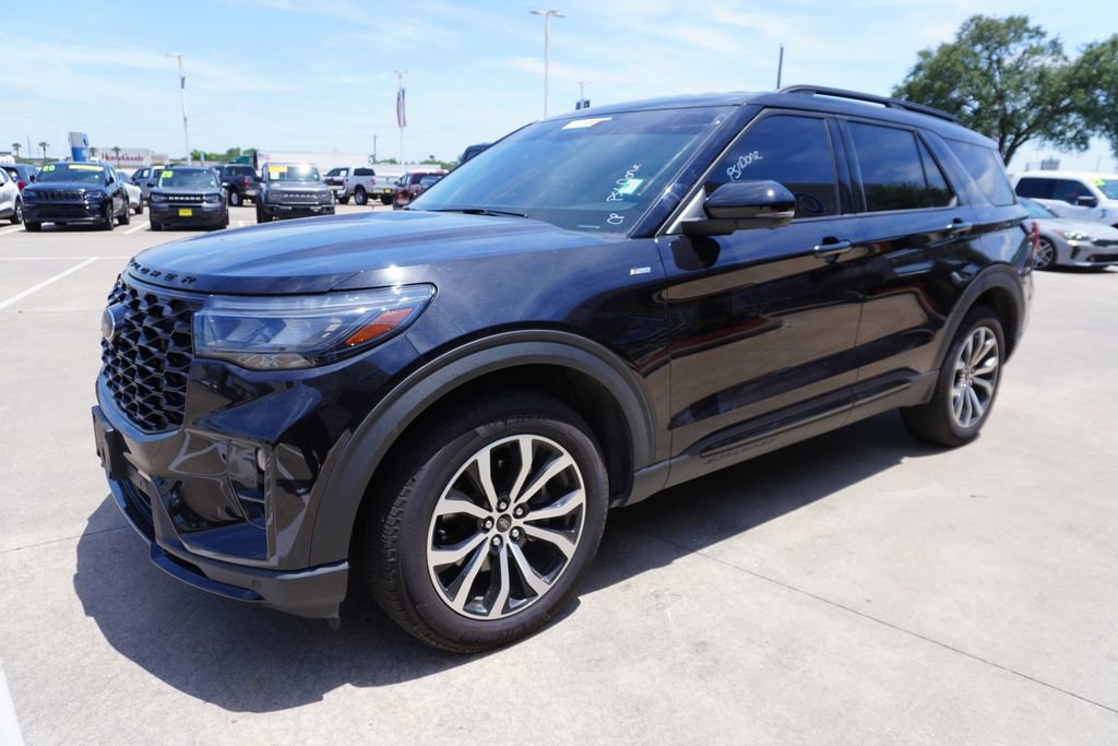 Certified 2025 Ford Explorer ST-Line AWD/4WD image 3