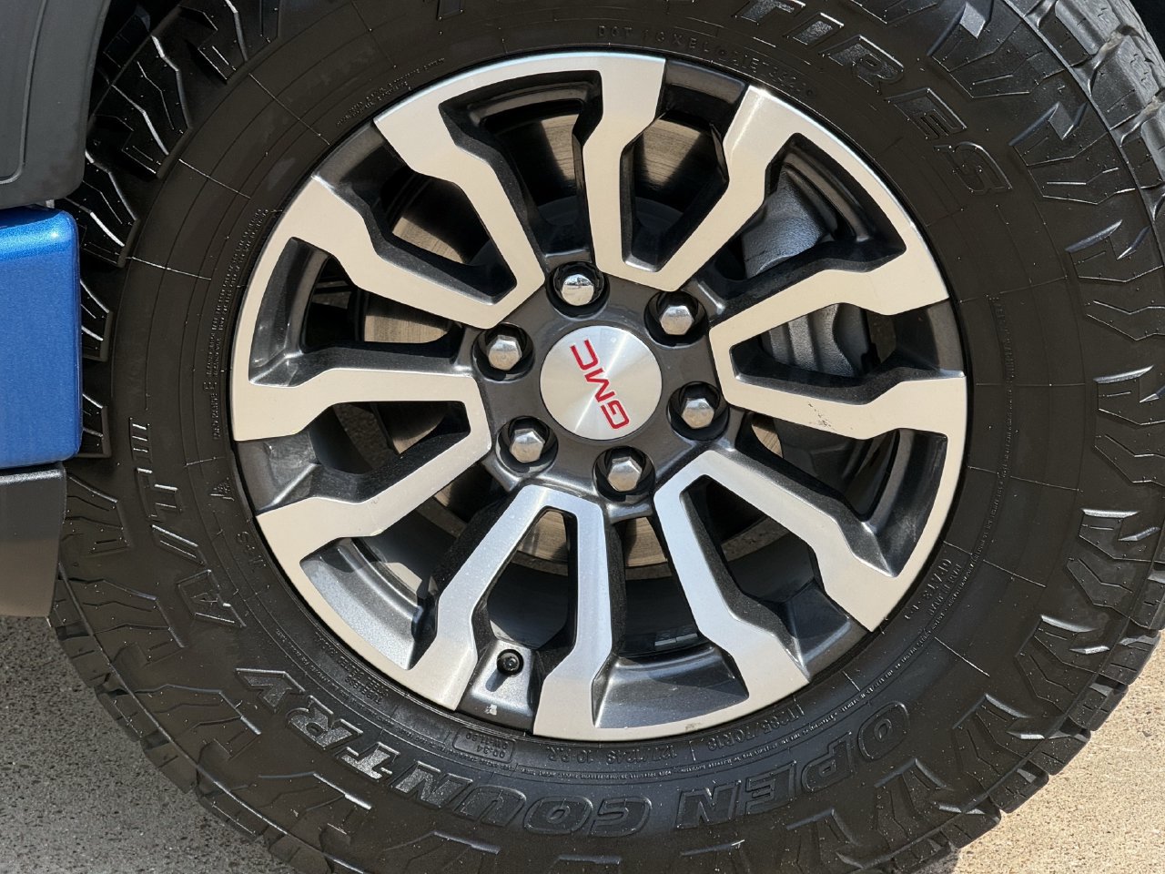 Used 2023 GMC Sierra 1500 AT4 w/ AT4 Premium Package AWD/4WD image 9