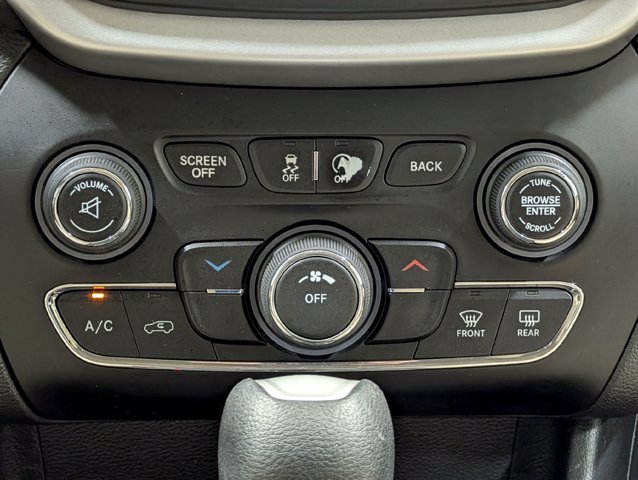 Used 2017 Jeep Cherokee Latitude w/ Safety/Convenience Group AWD/4WD image 6