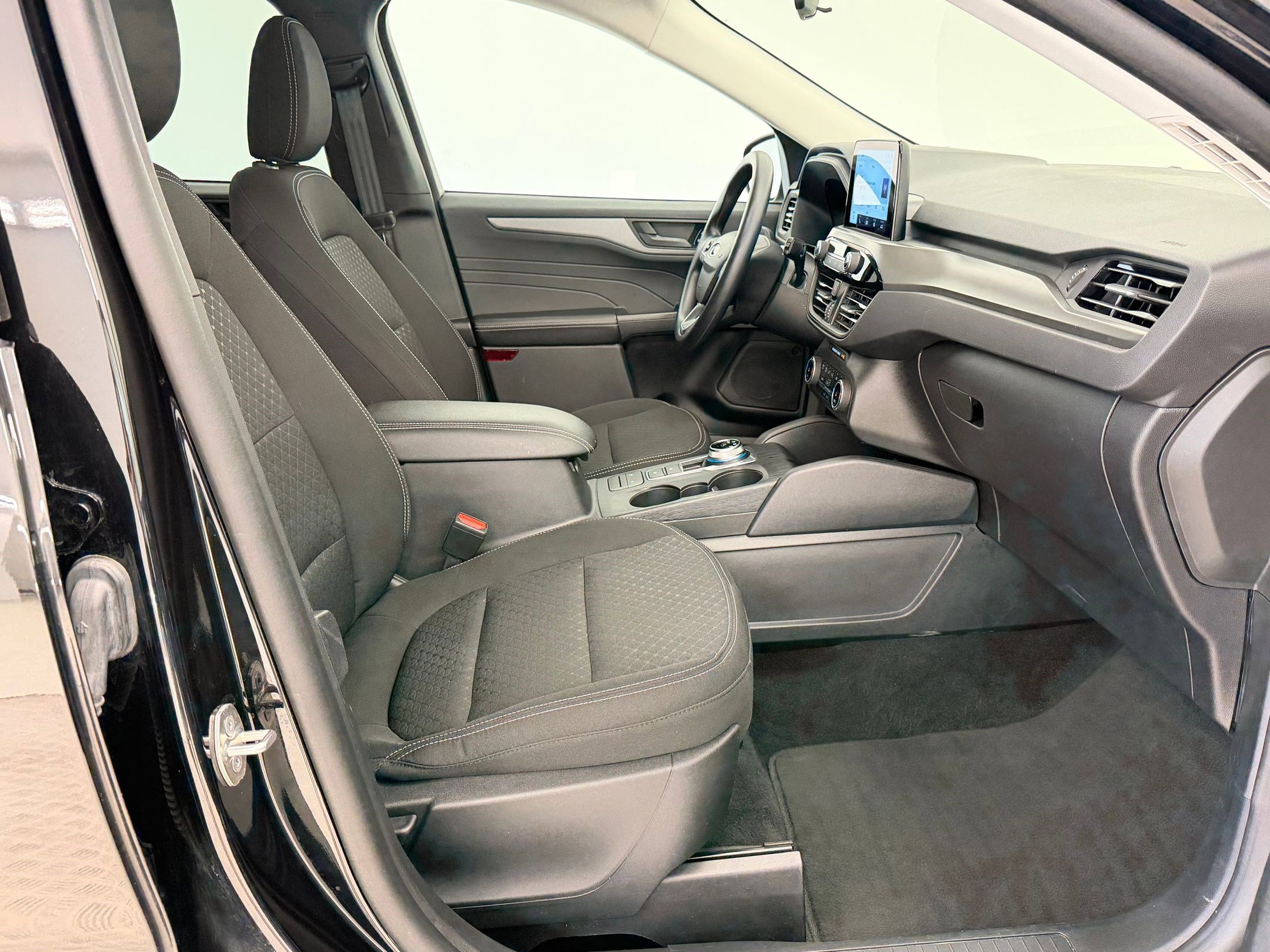 Certified 2025 Ford Escape Active image 29