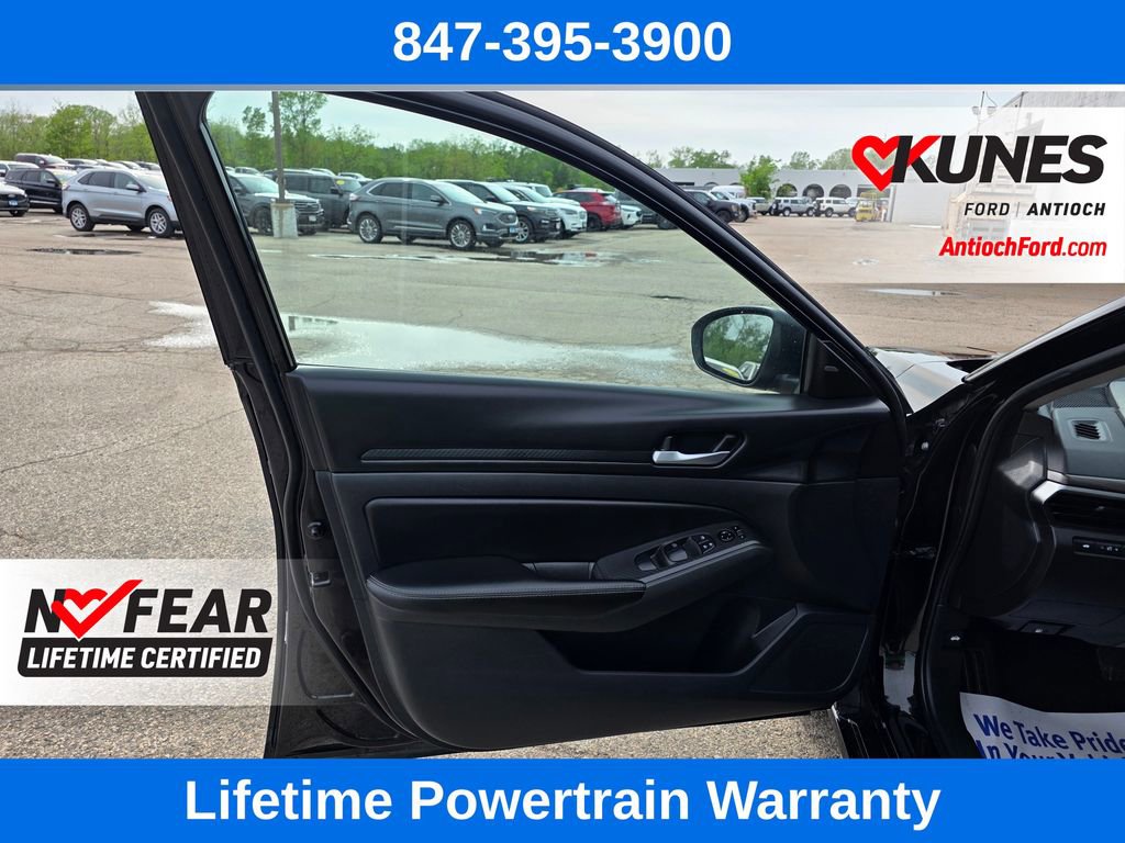 Used 2024 Nissan Altima 2.5 SV AWD/4WD image 12