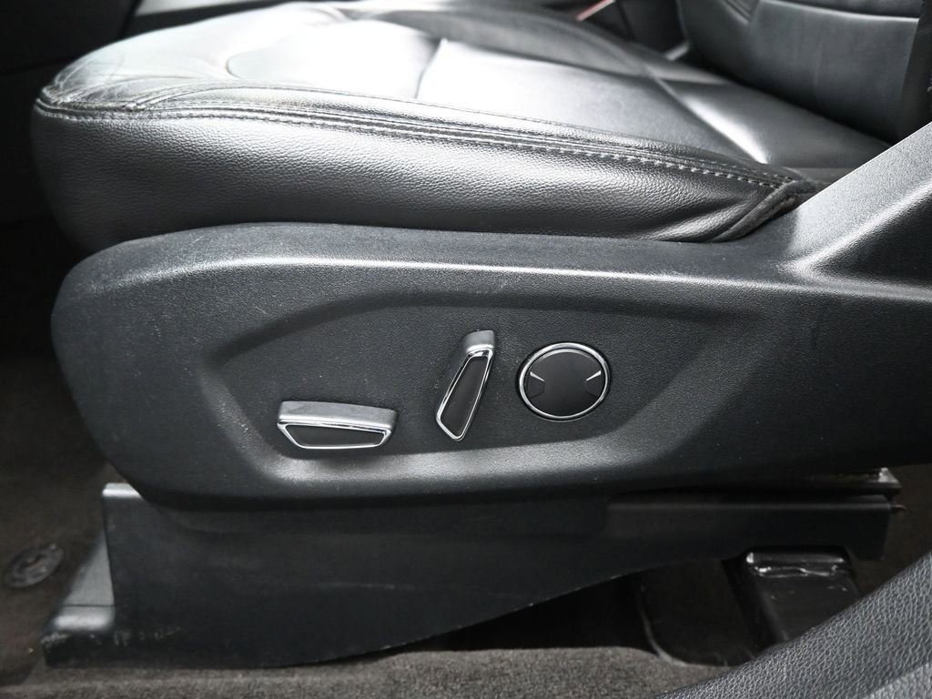 Certified 2018 Ford Explorer XLT w/ Equipment Group 202A FWD image 11