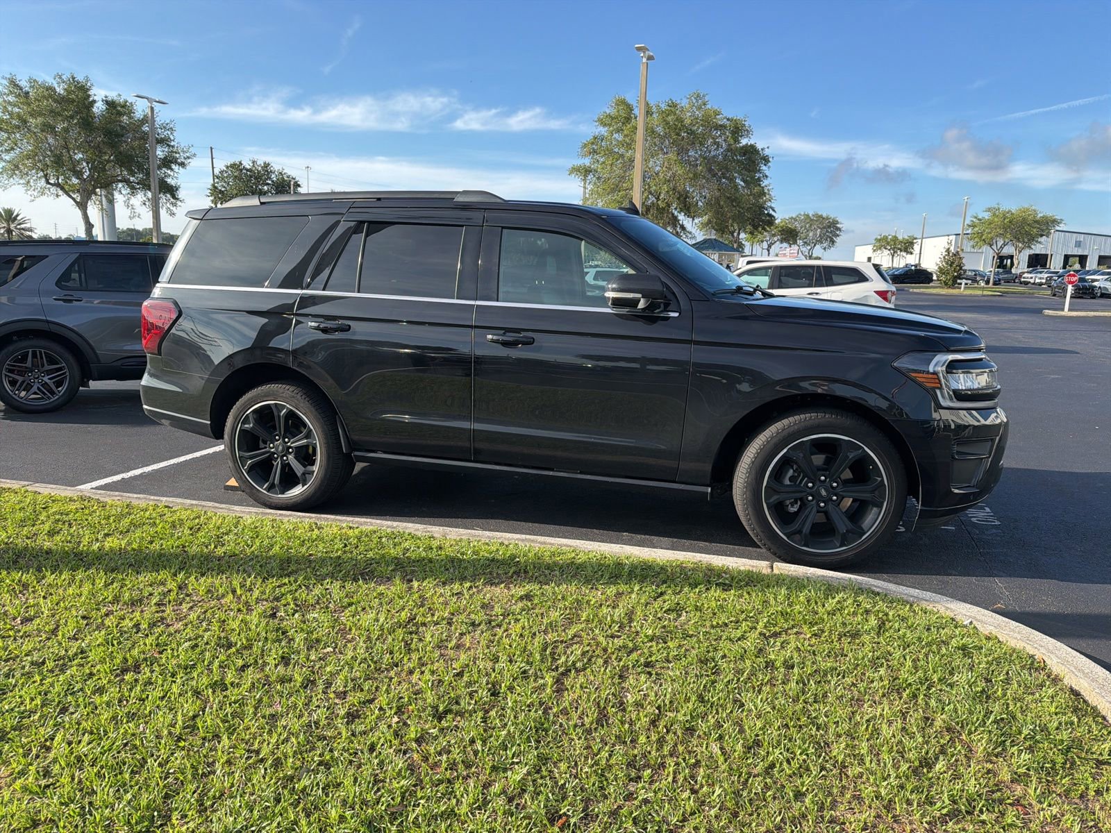 Certified 2024 Ford Expedition Limited RWD image 2