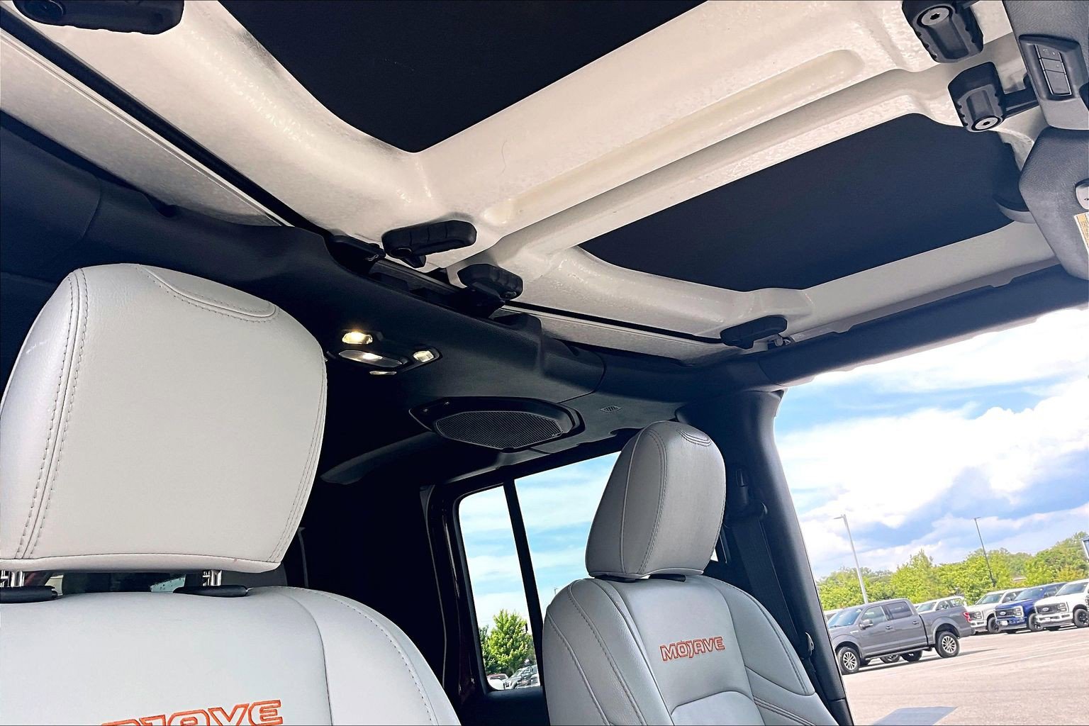 Used 2022 Jeep Gladiator Mojave w/ LED Lighting Group AWD/4WD image 28