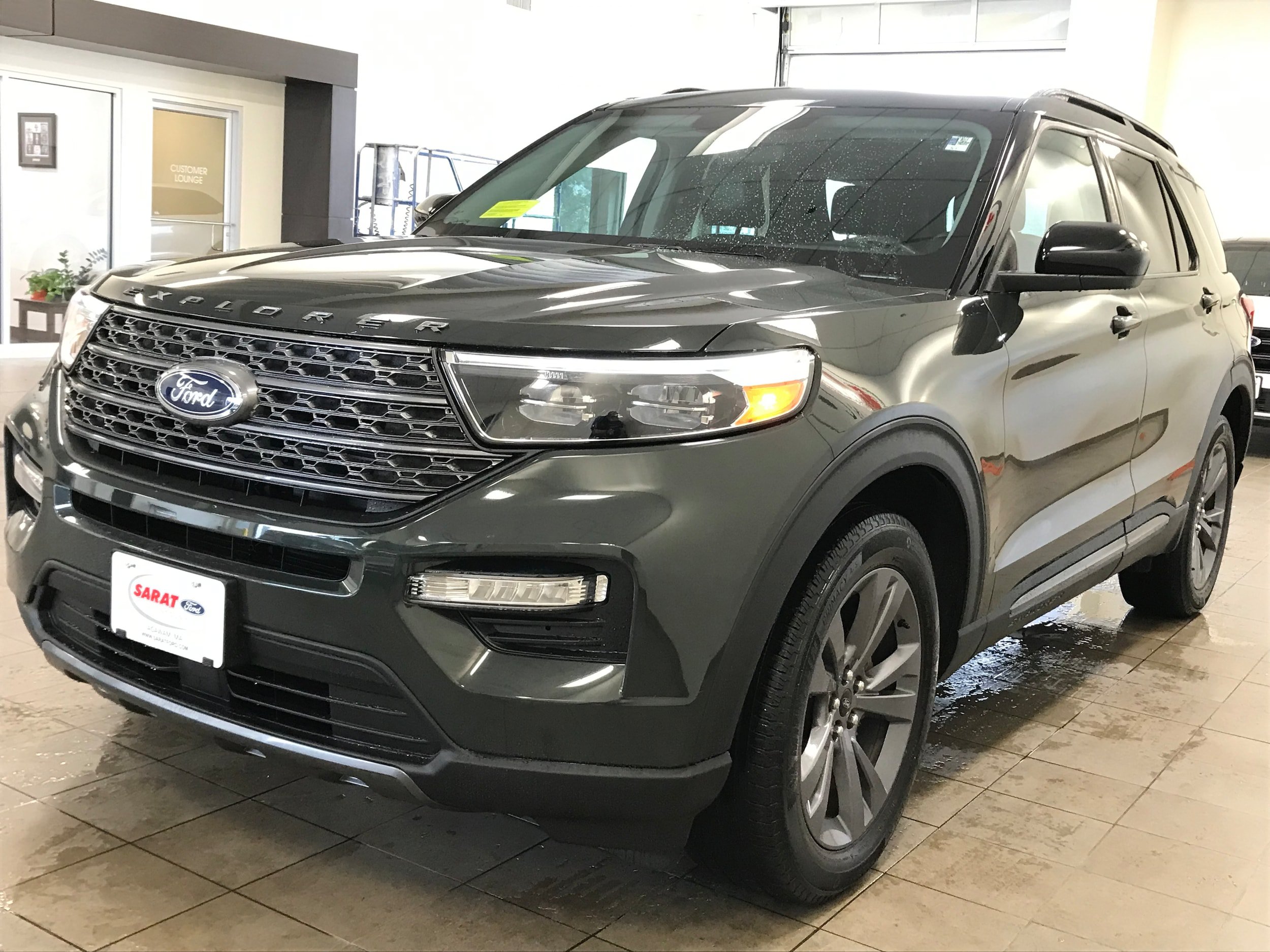 Certified 2023 Ford Explorer XLT w/ Equipment Group 202A AWD/4WD image 4