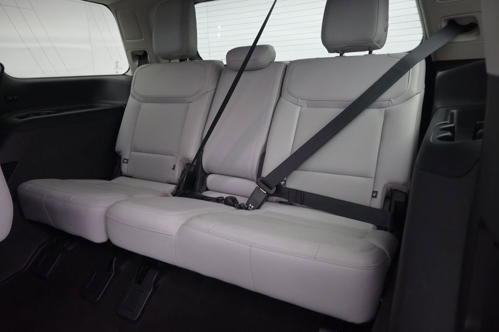 Certified 2025 Ford Expedition Platinum w/ Driver's Package AWD/4WD image 24