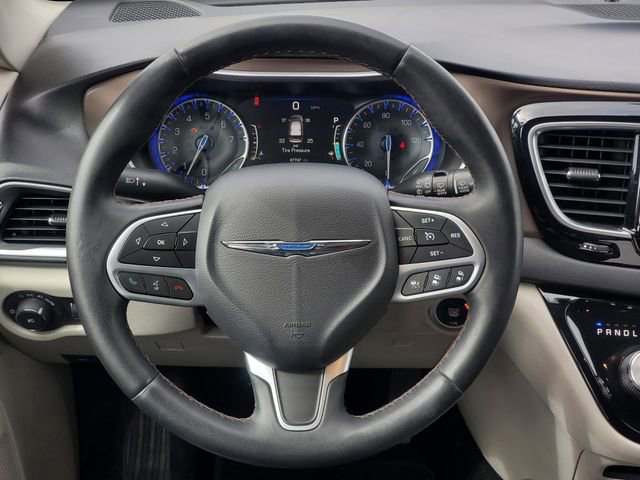 Used 2017 Chrysler Pacifica Touring-L Plus w/ Advanced Safetytec Group image 24