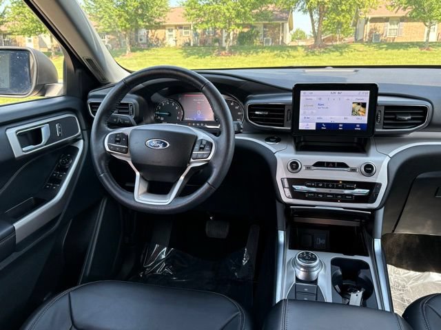 Certified 2024 Ford Explorer XLT w/ Equipment Group 202A AWD/4WD image 25