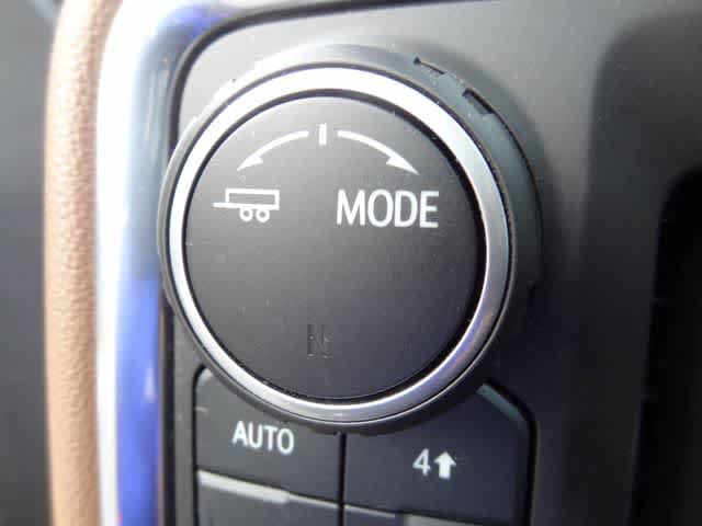 Used 2021 Chevrolet Silverado 1500 High Country w/ Technology Package AWD/4WD image 22