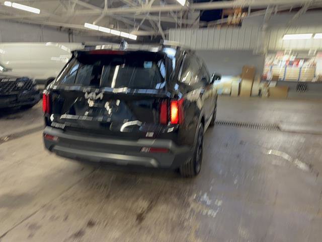 Used 2023 Kia Sorento S w/ Panoramic Sunroof Package image 4