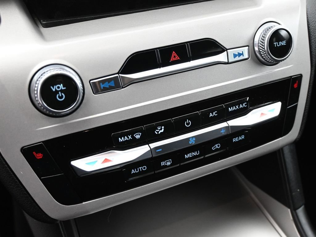 Certified 2023 Ford Explorer XLT image 44