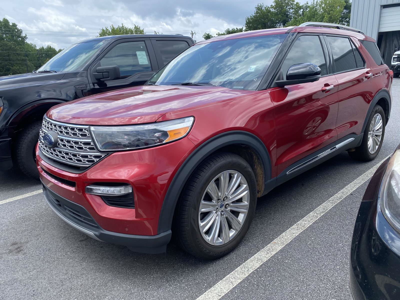 Certified 2022 Ford Explorer Limited w/ Equipment Group 301A RWD image 3