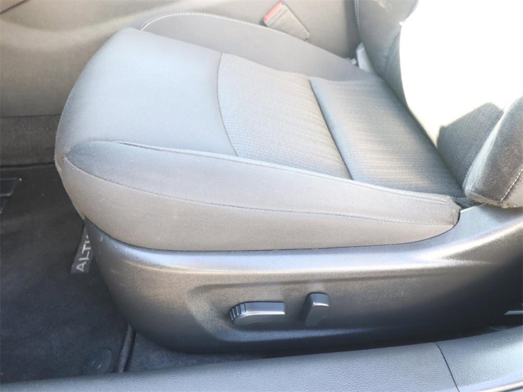 Used 2025 Nissan Altima 2.5 SV image 14