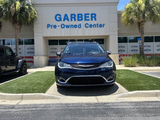 Used 2020 Chrysler Pacifica Limited w/ Advanced Safetytec Group FWD image 11